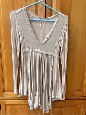 Free People light beige V-neck tunic top